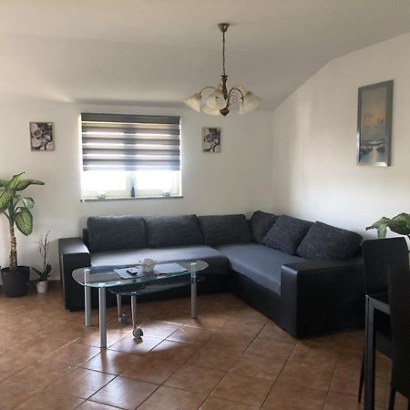 Apartman Sara โรวีน ภายนอก รูปภาพ