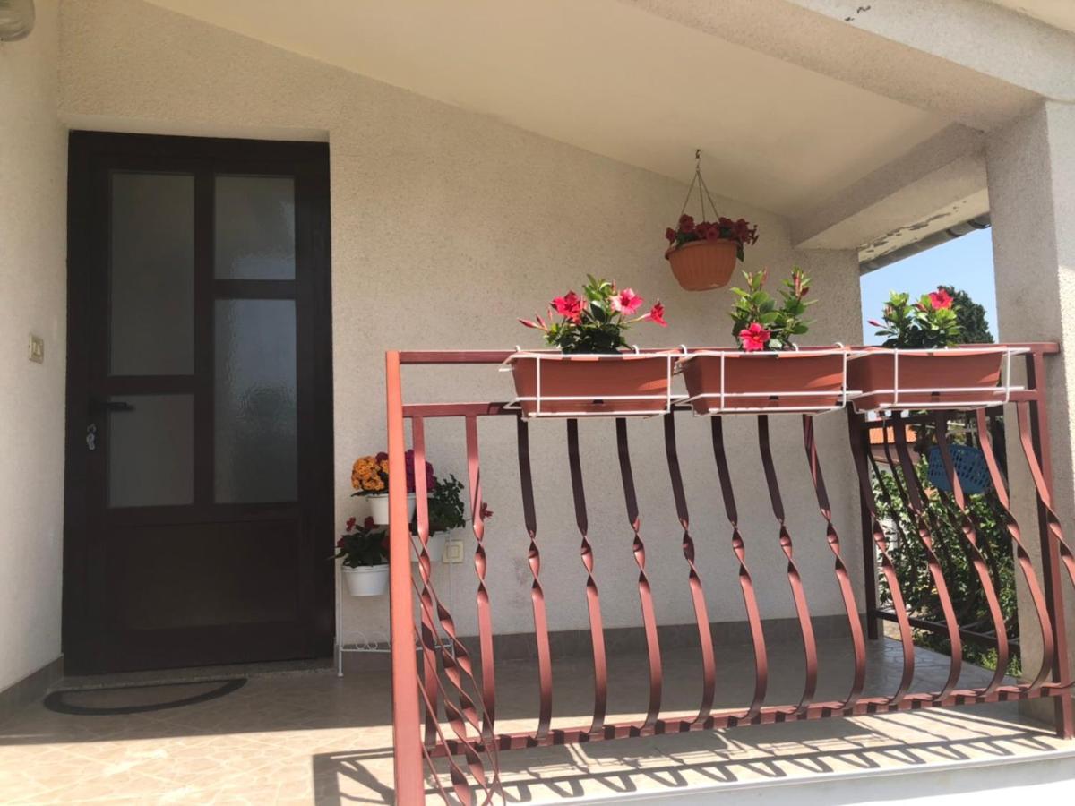 Apartman Sara โรวีน ภายนอก รูปภาพ